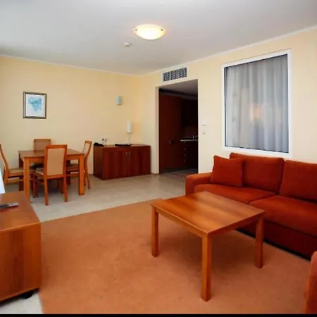 Sunset Resort מלון דירות *