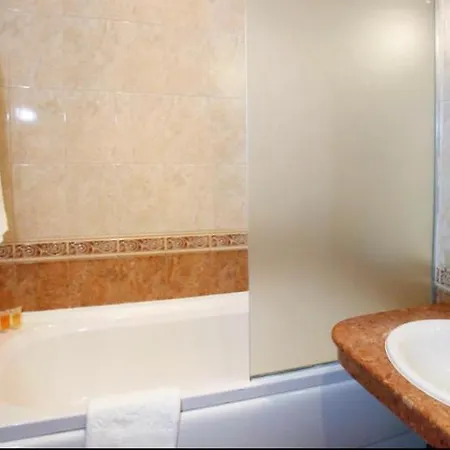 Sunset Resort מלון דירות