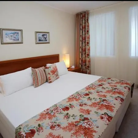Sunset Resort מלון דירות פומורי
